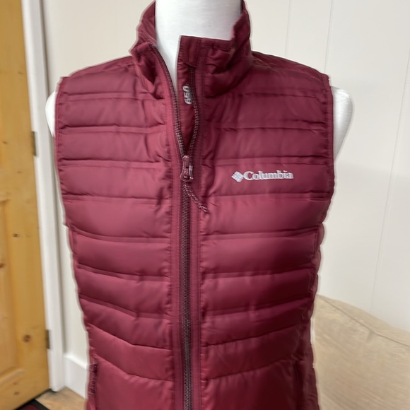 Columbia 650 down vest - woman’s small - Picture 9 of 12